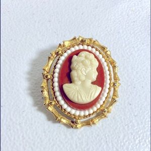 Vintage 1960s Graff cameo brooch pendent